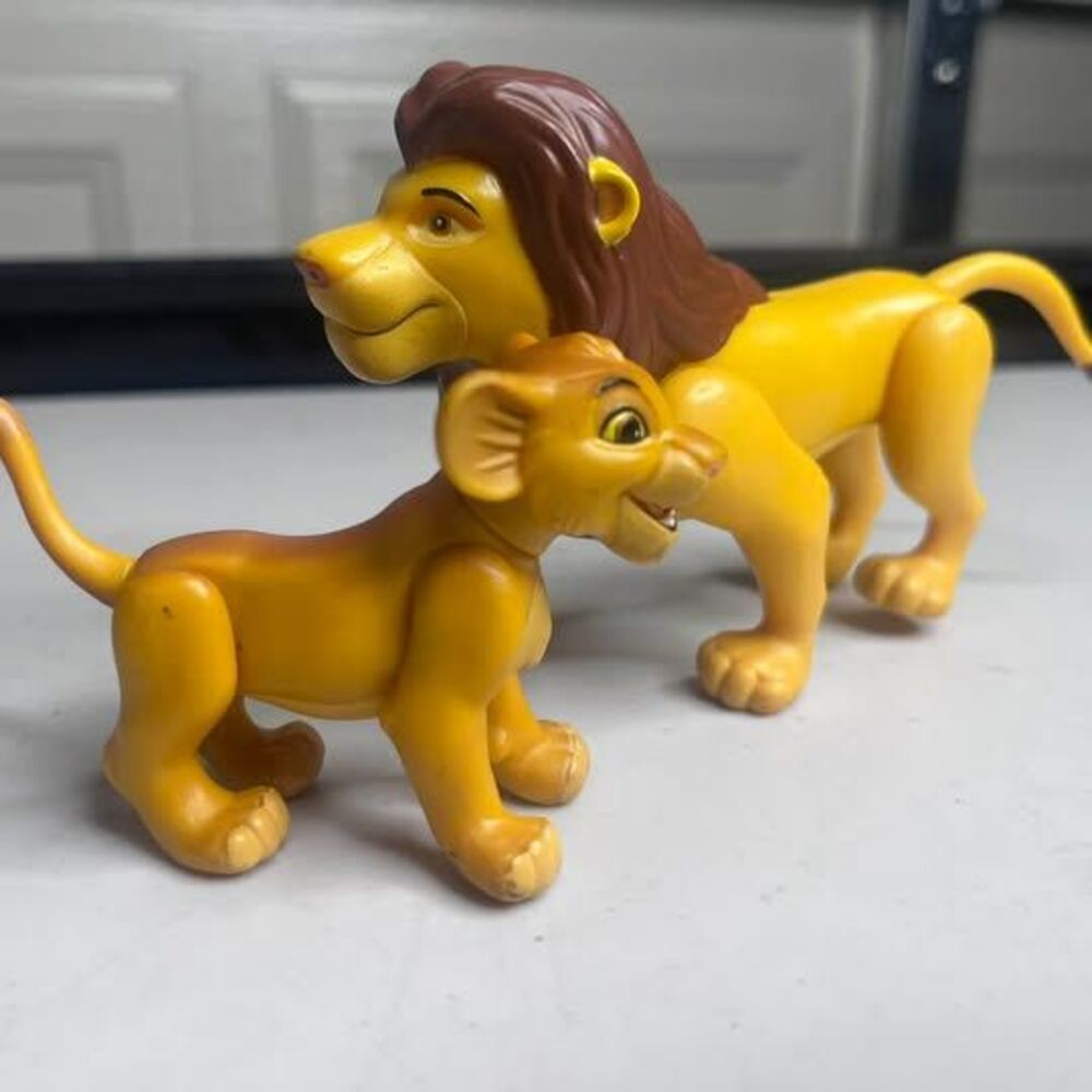 Disney The Lion King Mufasa and Simba Action Figures